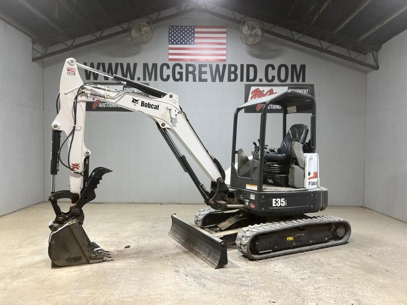 2015 Bobcat E35i Equipment Image0