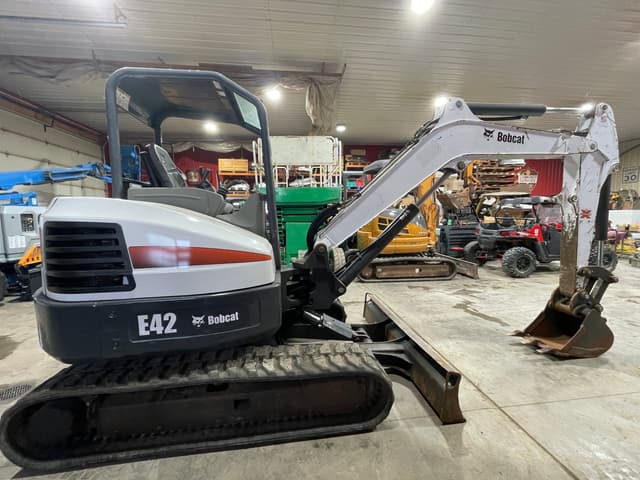Image of Bobcat E42 equipment image 3