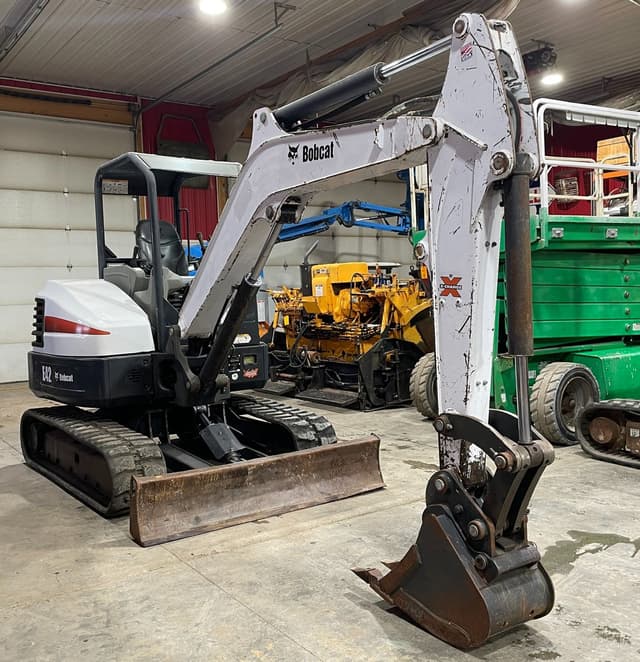 Image of Bobcat E42 equipment image 2