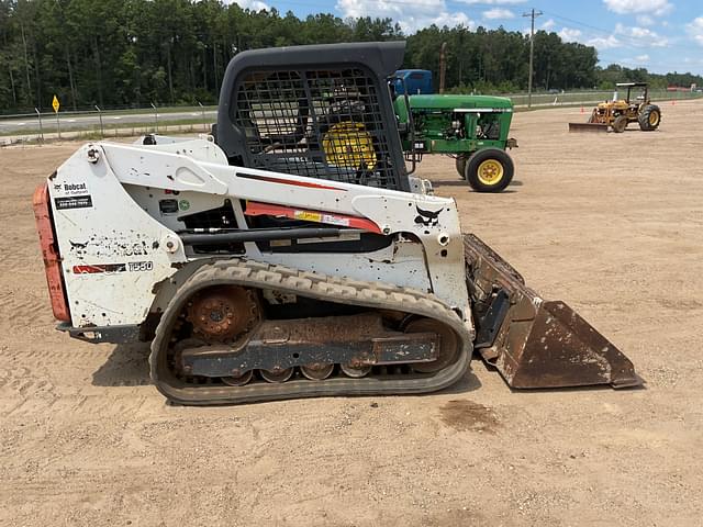 Image of Bobcat T550 equipment image 2