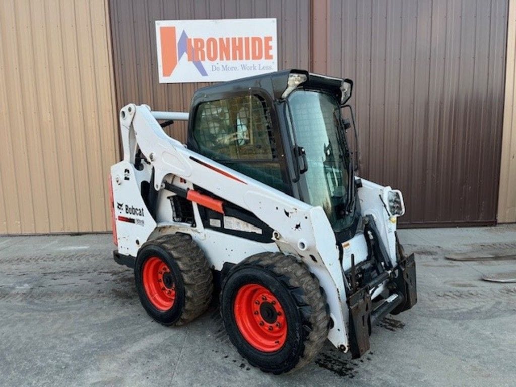 2015 Bobcat S590 Equipment Image0