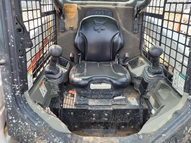 Image of Bobcat T550 equipment image 4