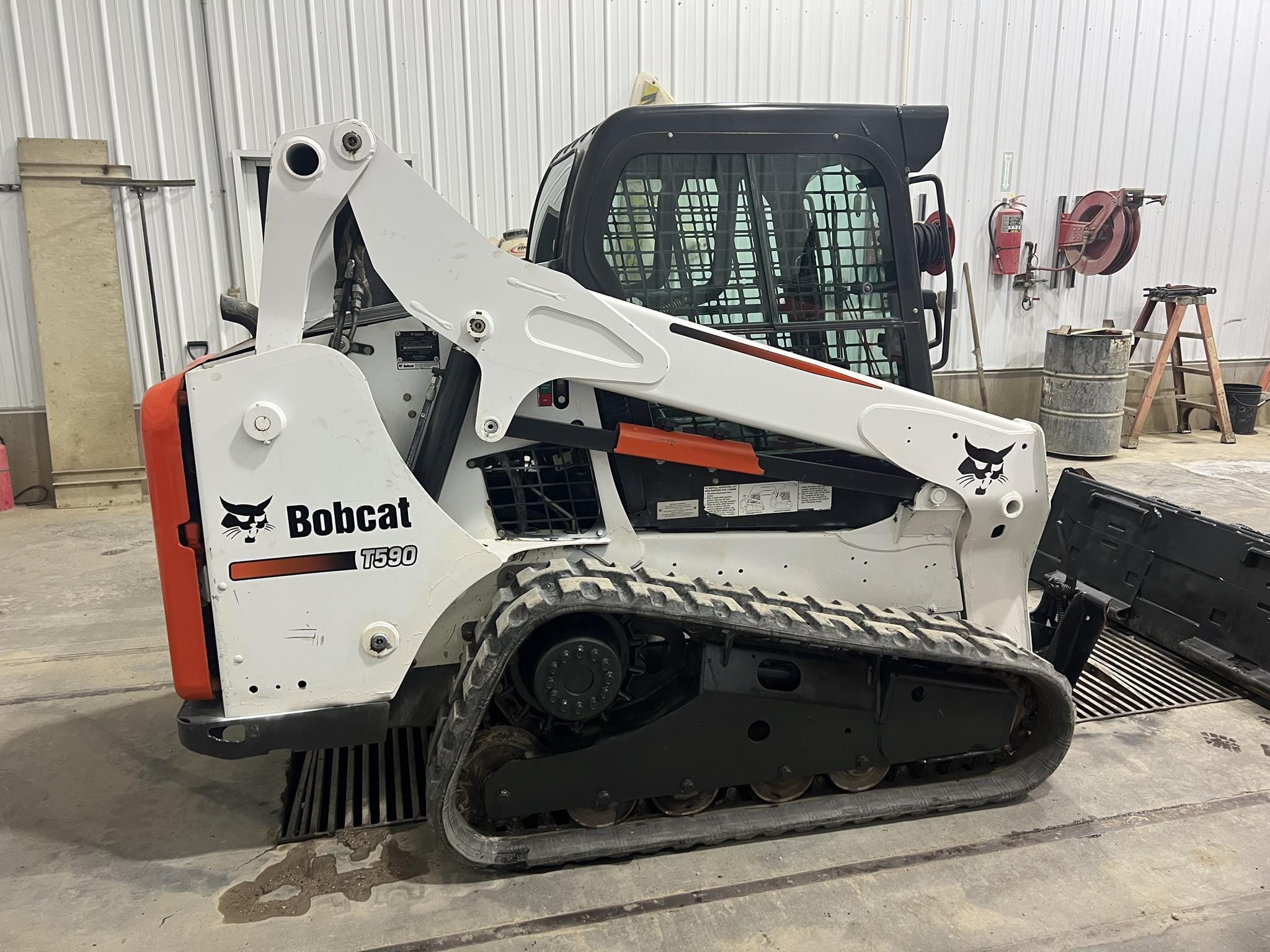 Main image Bobcat T590