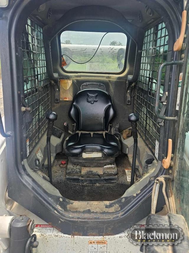 Image of Bobcat T650 equipment image 3