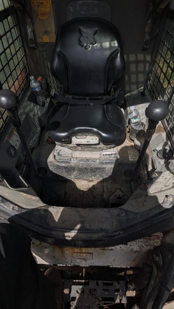 Image of Bobcat T650 equipment image 4