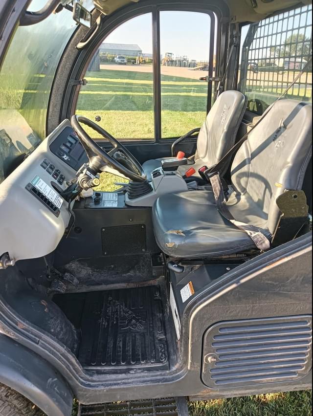 Image of Bobcat Toolcat 5600 equipment image 2