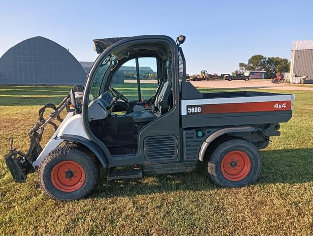 Image of Bobcat Toolcat 5600 equipment image 1