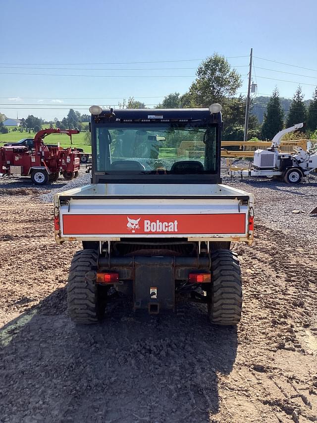 Image of Bobcat Toolcat 5600 equipment image 2