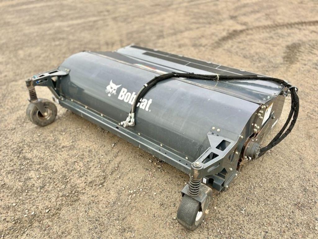 Image of Bobcat Sweeper 84 Image 0