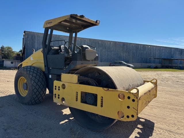 Image of Bomag BW211D-50 equipment image 2