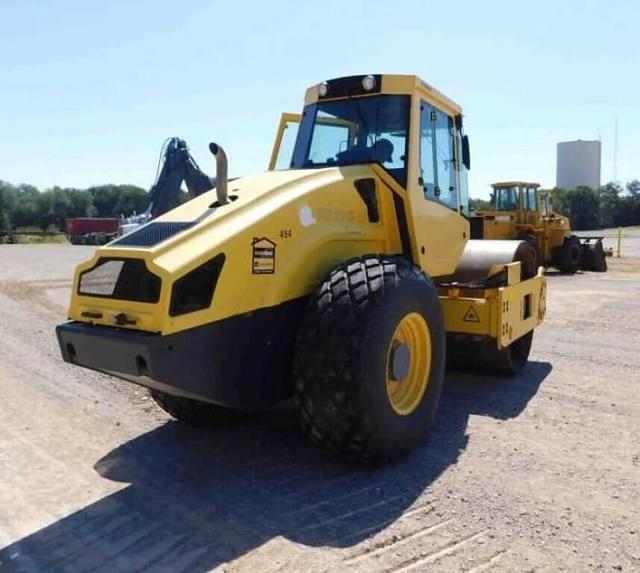 Image of Bomag BW211D-50 equipment image 3