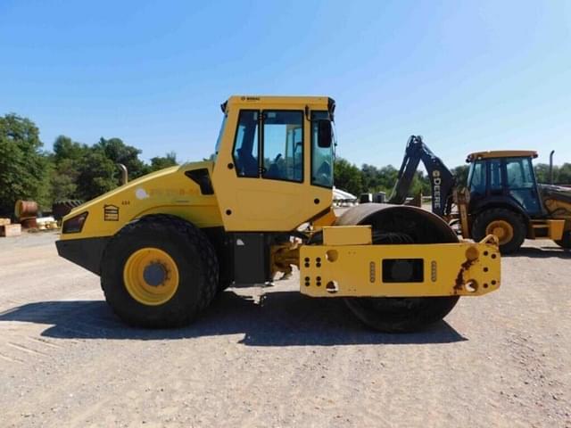 Image of Bomag BW211D-50 equipment image 2