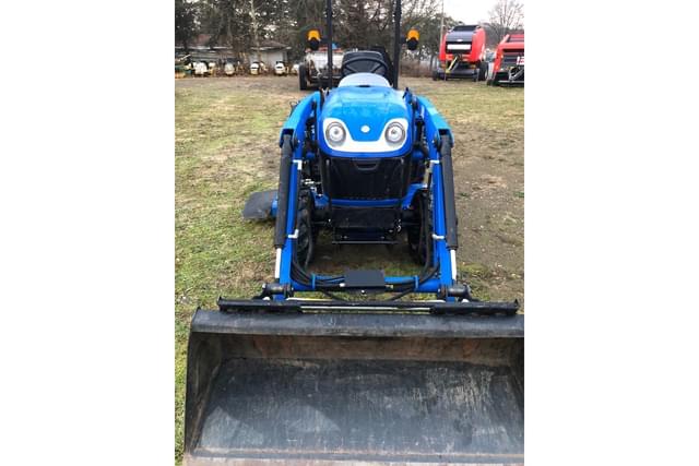 Image of New Holland Boomer 24 equipment image 2