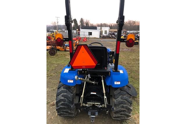 Image of New Holland Boomer 24 equipment image 3