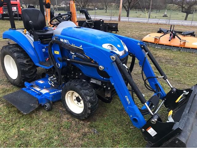 Image of New Holland Boomer 24 equipment image 4