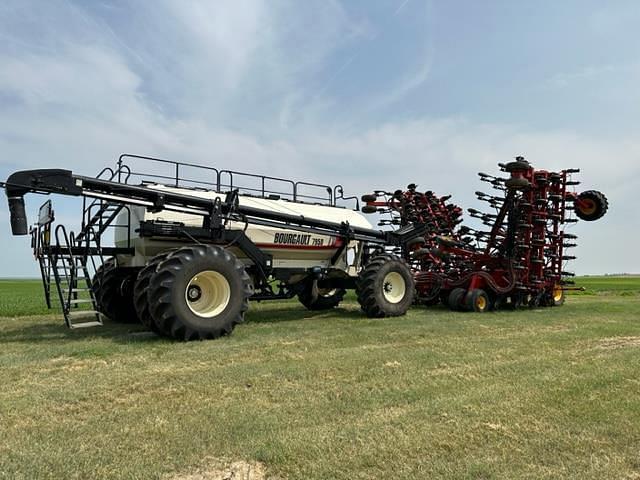 Image of Bourgault 7950 equipment image 3