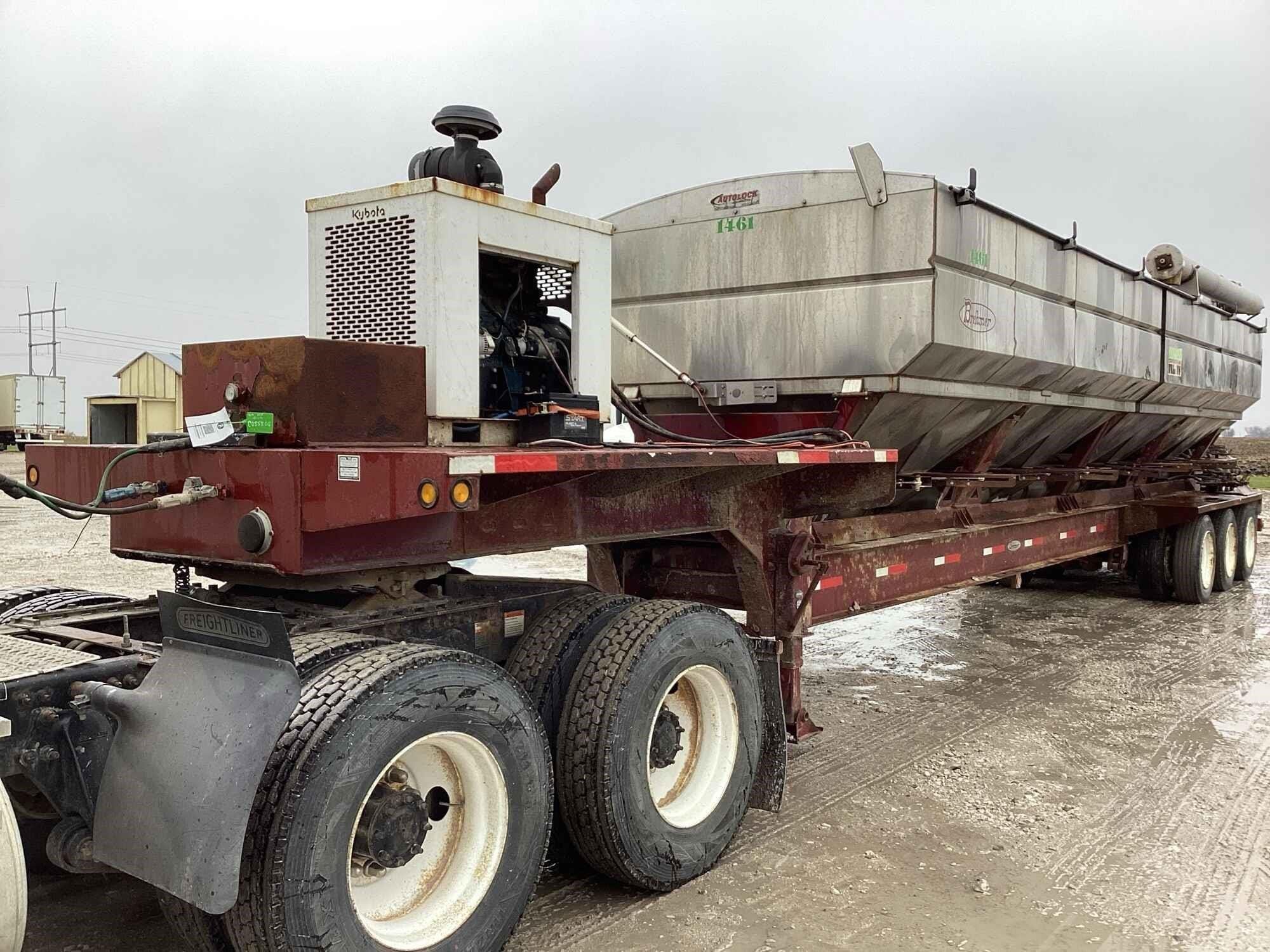 2015 Brehmer Fertilizer Tender Equipment Image0