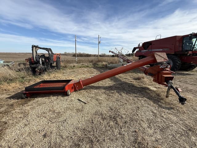 Image of Farm King 1370 equipment image 2