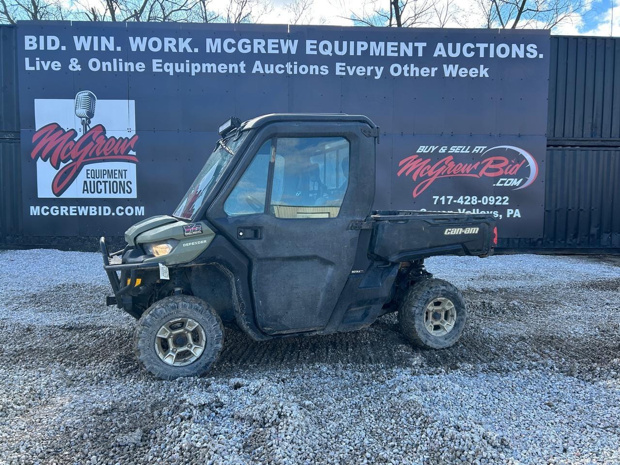 2015 Can-Am Defender HD10 Equipment Image0