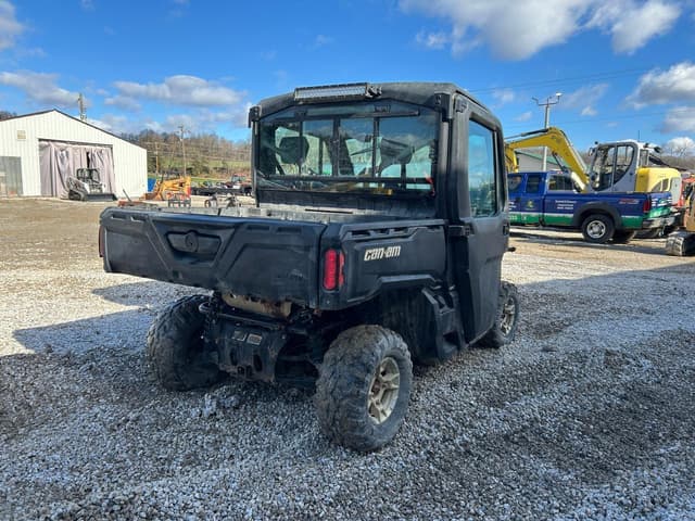 Image of Can-Am Defender HD10 equipment image 3