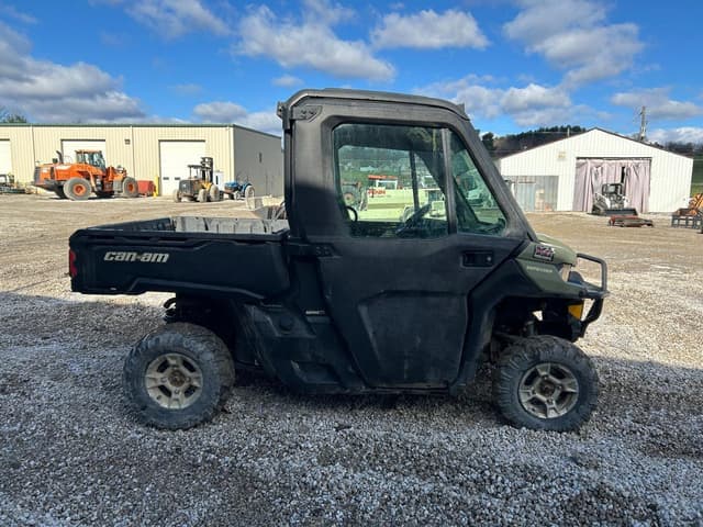 Image of Can-Am Defender HD10 equipment image 4