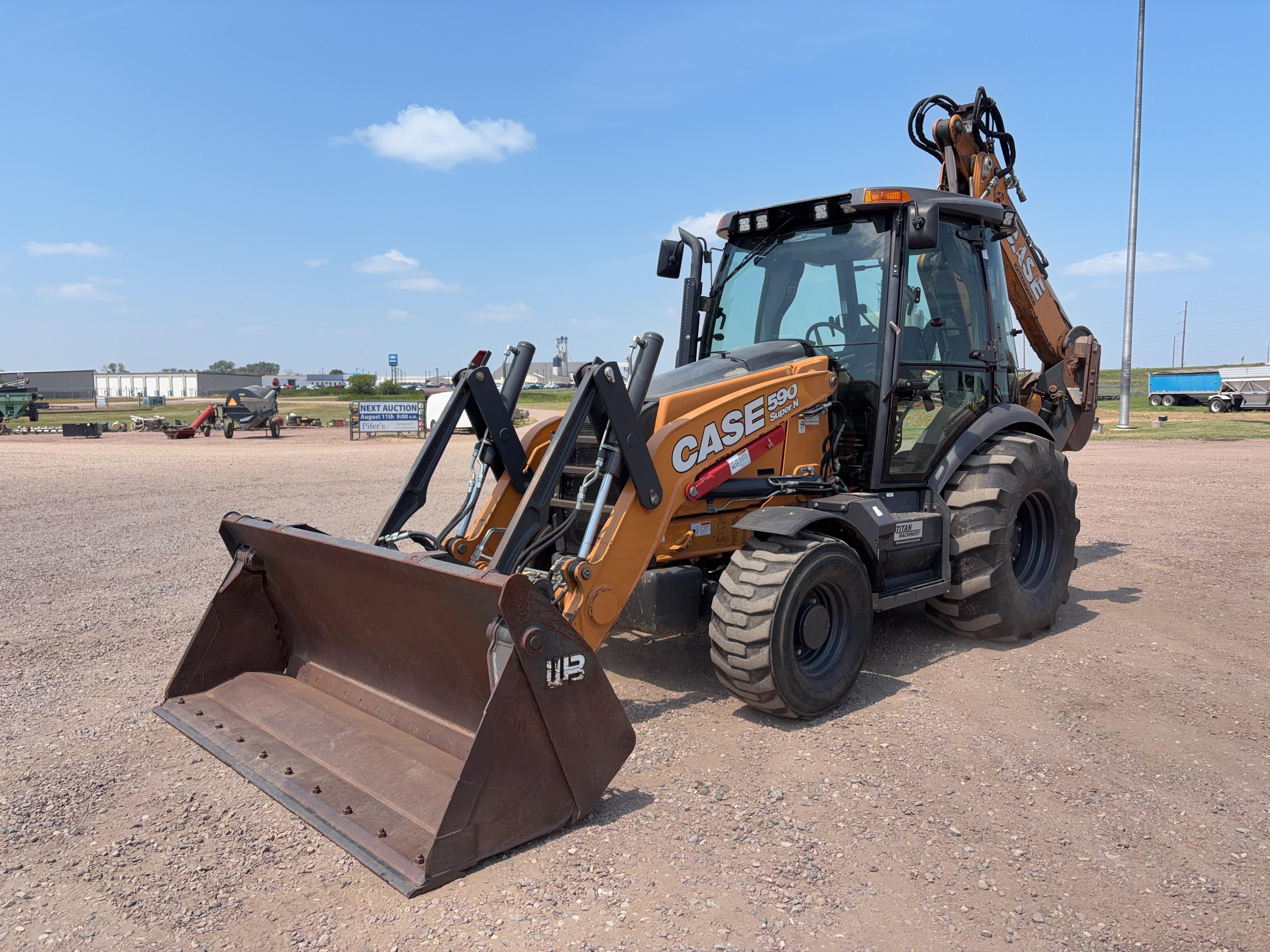 2015 Case 590 Equipment Image0