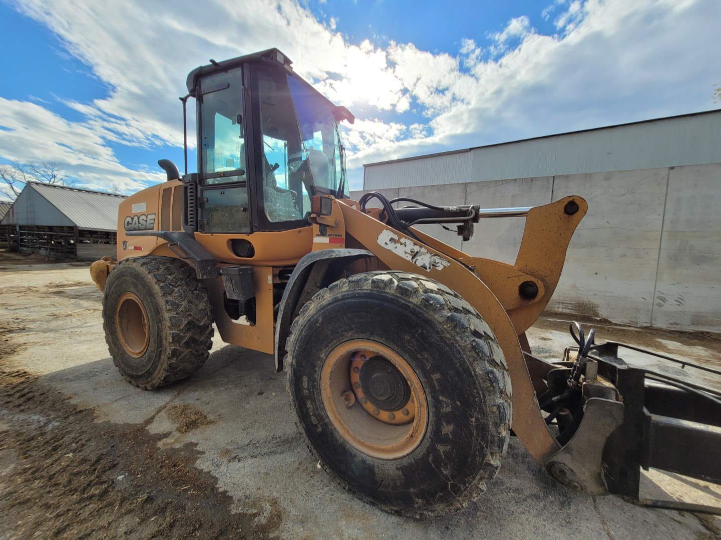 2015 Case 621F Equipment Image0