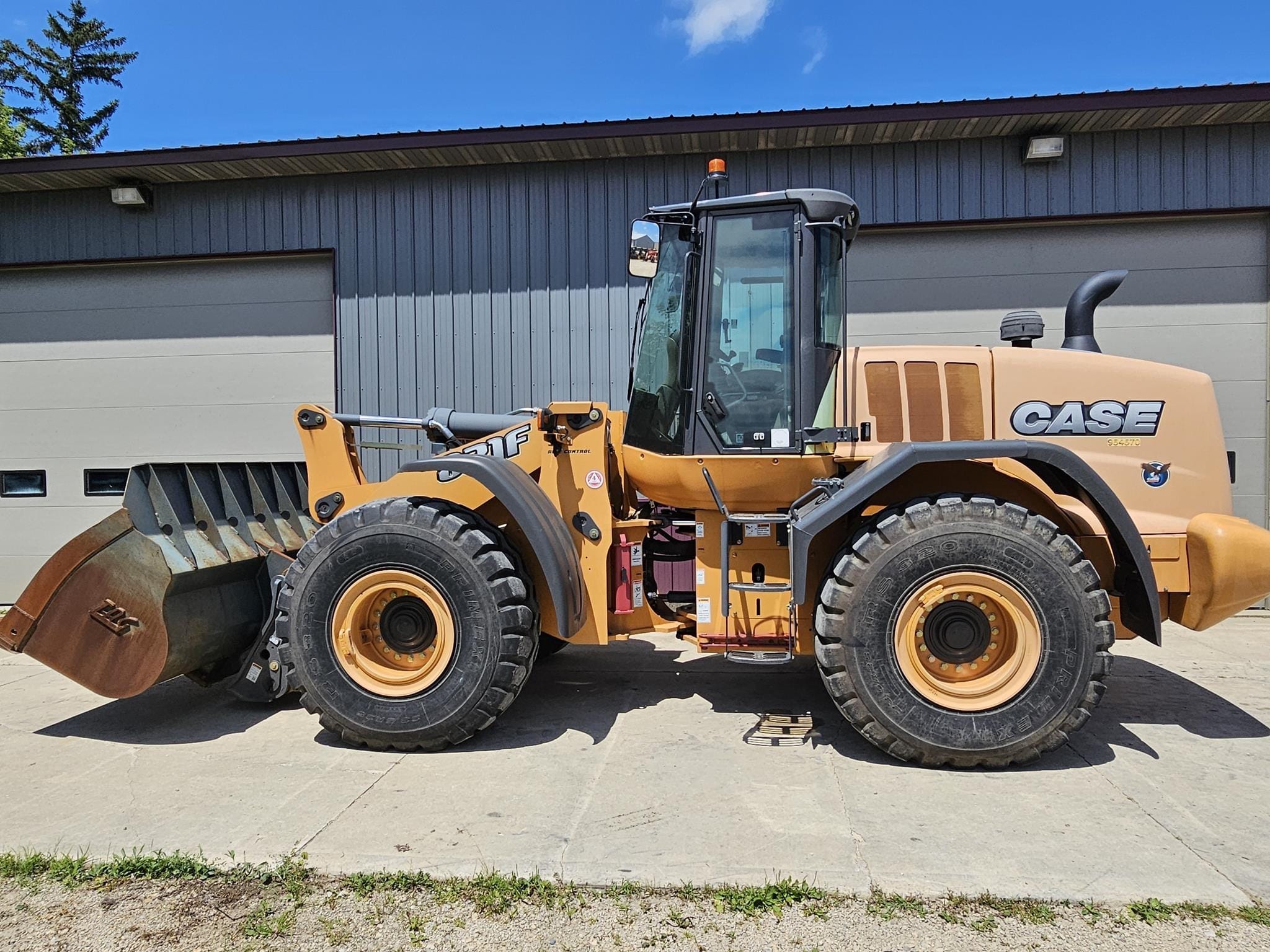 2015 Case 821F Equipment Image0