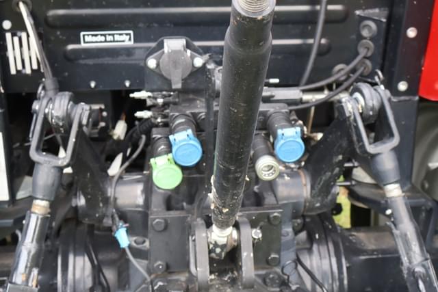 Image of Case IH Farmall 105C equipment image 4