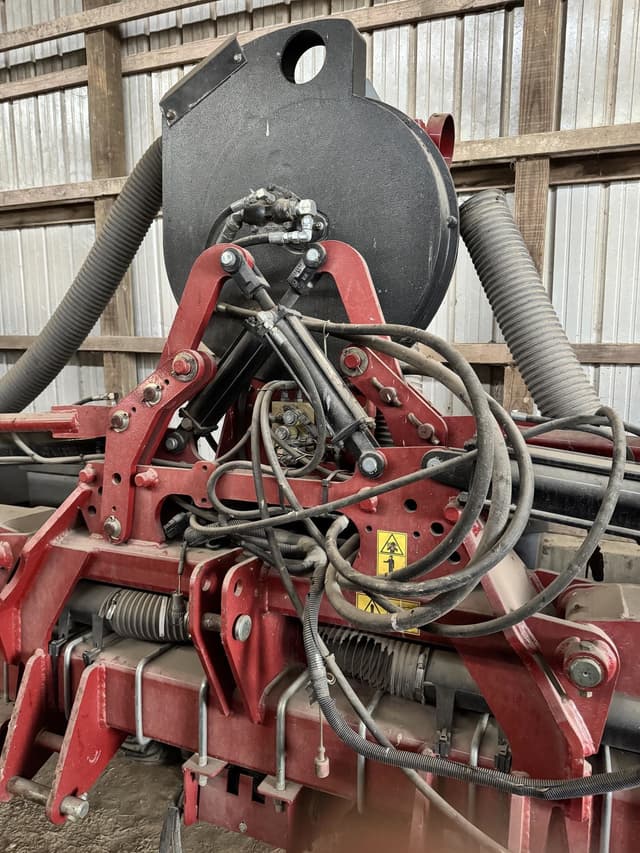 Image of Case IH 1235 equipment image 3