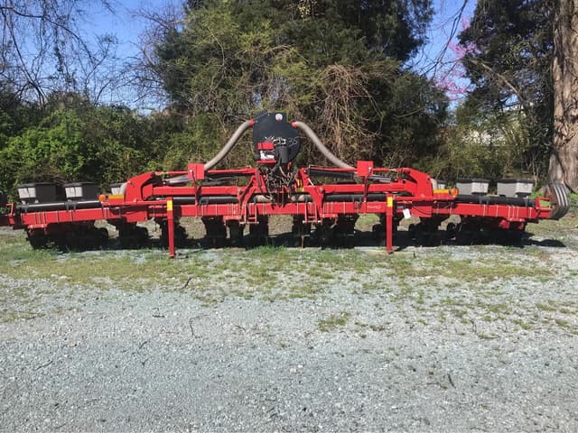 Image of Case IH 1235 equipment image 2