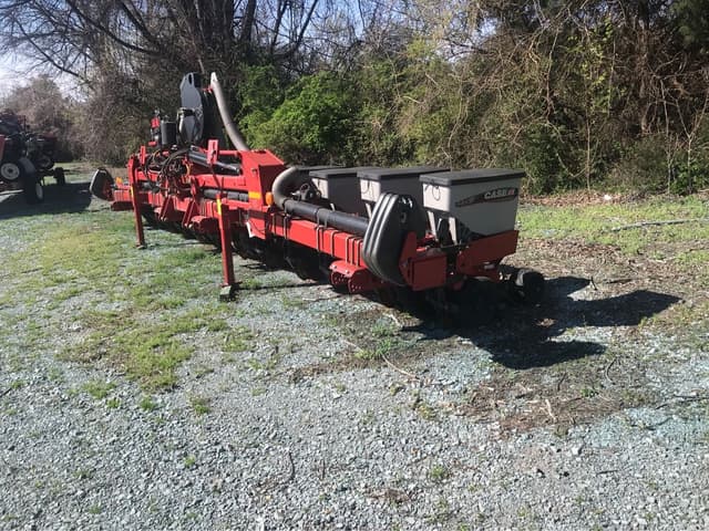 Image of Case IH 1235 equipment image 3