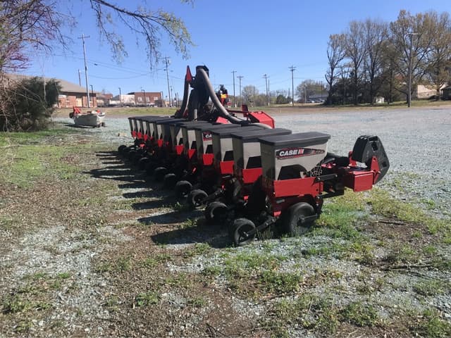 Image of Case IH 1235 equipment image 2