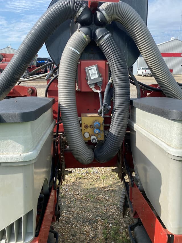 Image of Case IH 1235 equipment image 3