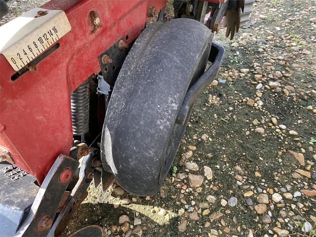 Image of Case IH 1235 equipment image 2