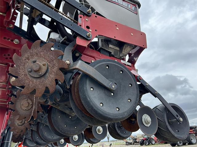 Image of Case IH 1235 equipment image 1