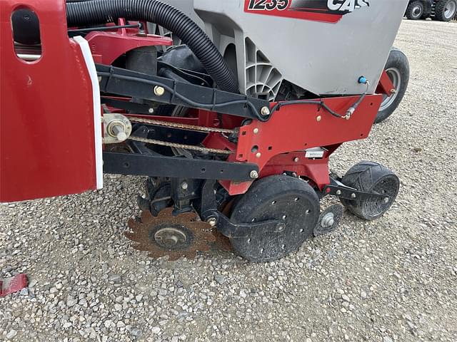 Image of Case IH 1235 equipment image 2