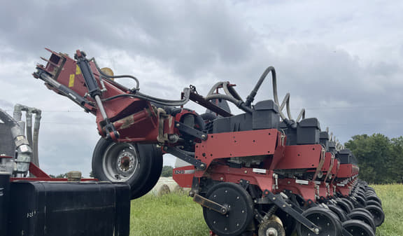 Image of Case IH 1245 equipment image 2