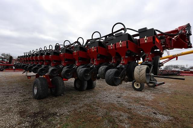 Image of Case IH 1245 equipment image 3