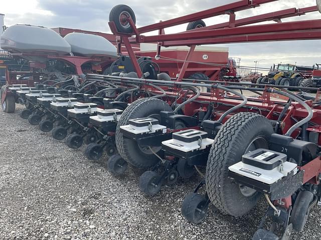 Image of Case IH 1255 equipment image 3