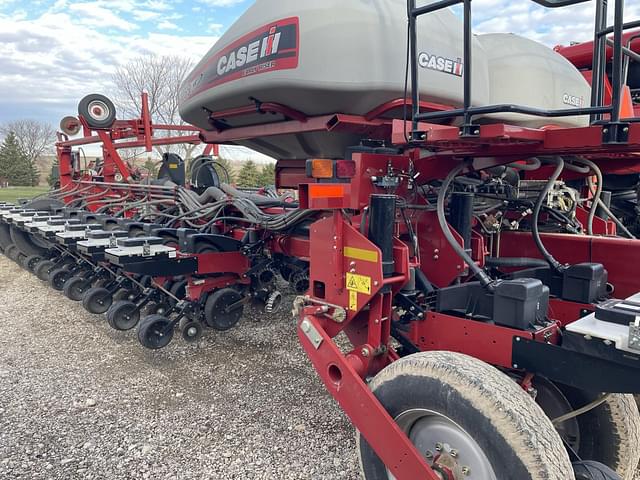 Image of Case IH 1255 equipment image 1
