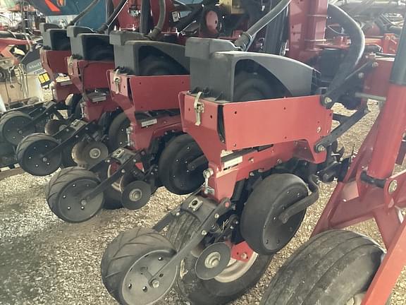 Image of Case IH 1255 equipment image 3