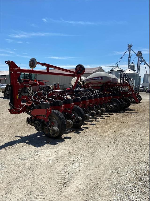 Image of Case IH 1255 equipment image 3