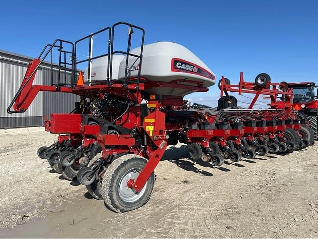 Image of Case IH 1255 equipment image 2