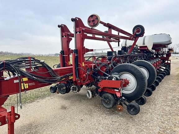 Image of Case IH 1255 equipment image 2