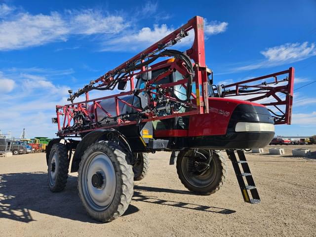Image of Case IH Patriot 3340 equipment image 2