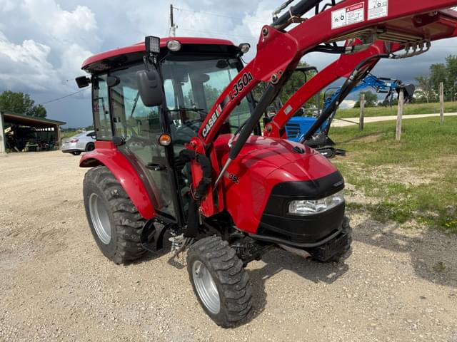 Image of Case IH Farmall 35C equipment image 2