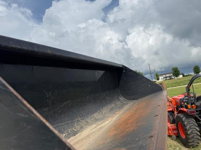 Image of Case IH Farmall 35C equipment image 3