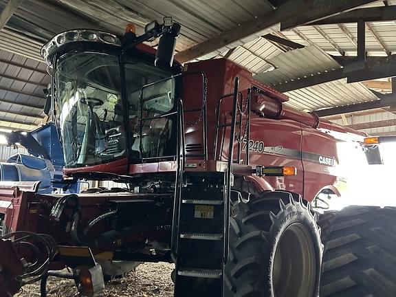 Image of Case IH 7240 equipment image 2