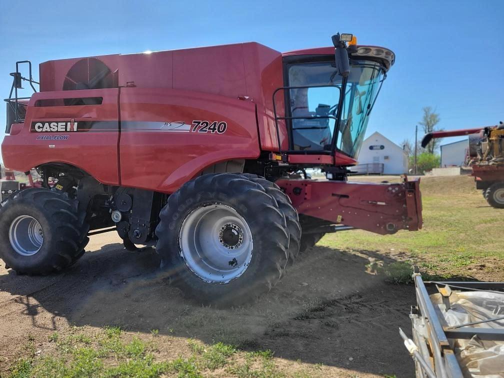 Image of Case IH 7240 Image 1